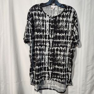 LULAROE IRMA BLACK AND WHITE TOP TUNIC SIZE XXS